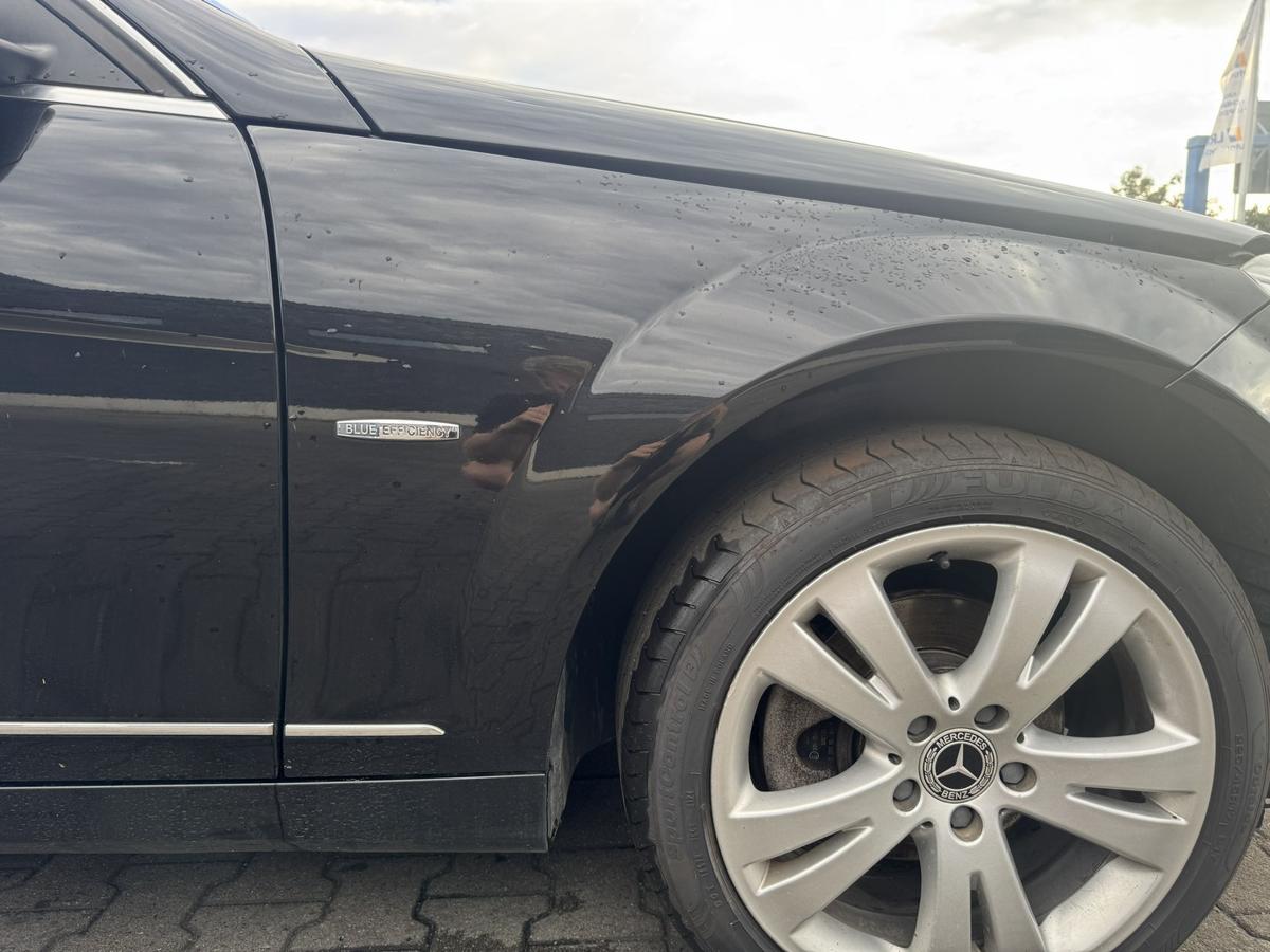Mercedes C Klasse 204 original Kotfl&uuml;gel vorn rechts 197 Obsidianschwarz Bj.2009